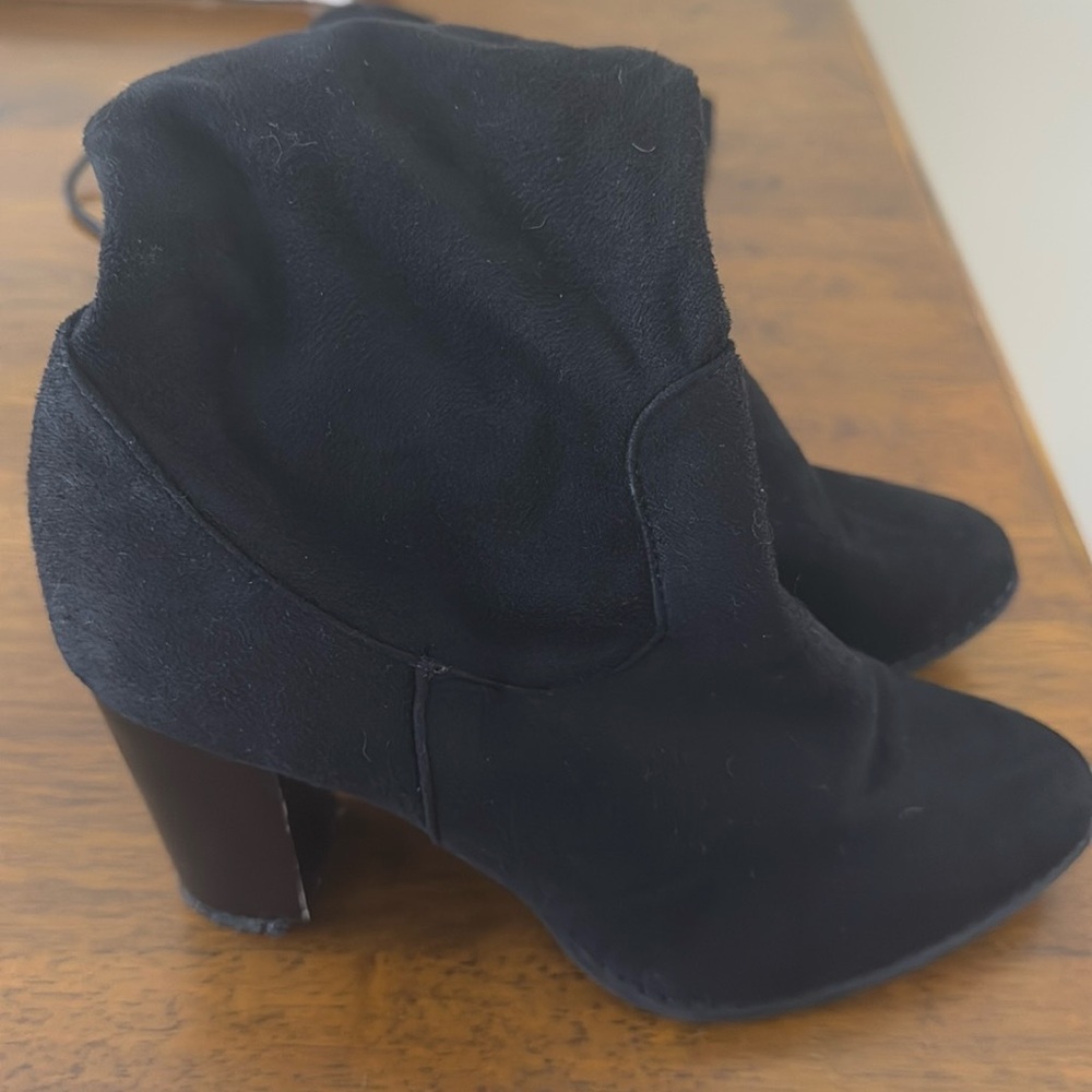 Women’s knee-high boots with heel